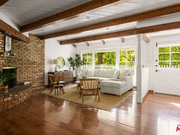 3856 Hayvenhurst Avenue, Encino CA 91436
