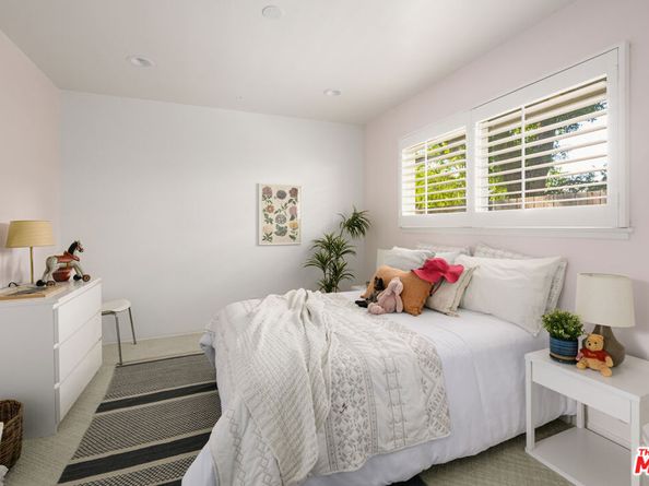 3856 Hayvenhurst Avenue, Encino CA 91436