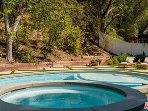 3856 Hayvenhurst Avenue, Encino CA 91436