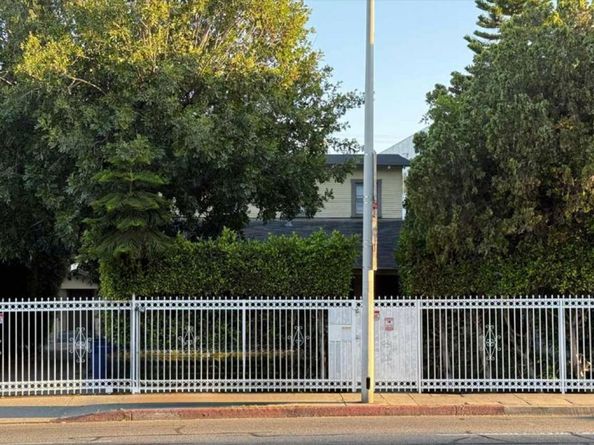 7504 Fountain Avenue, West Hollywood CA 90046