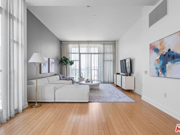 3223 W 6th Street 206, Los Angeles CA 90020