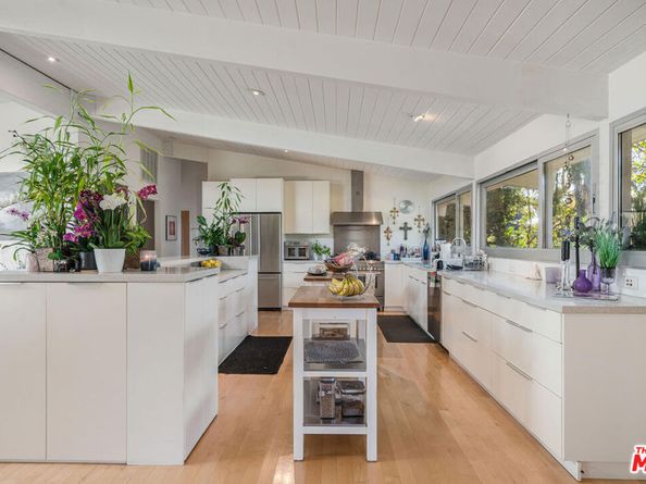 574 Latimer Road, Santa Monica CA 90402