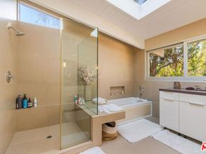 574 Latimer Road, Santa Monica CA 90402