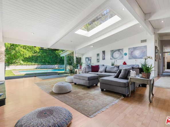 574 Latimer Road, Santa Monica CA 90402