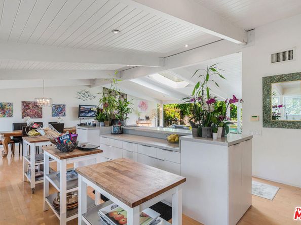 574 Latimer Road, Santa Monica CA 90402