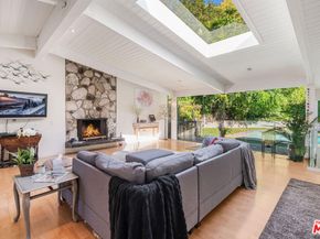 574 Latimer Road, Santa Monica CA 90402