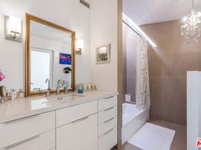 574 Latimer Road, Santa Monica CA 90402