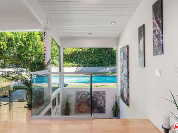 574 Latimer Road, Santa Monica CA 90402