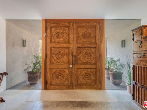 574 Latimer Road, Santa Monica CA 90402
