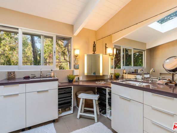 574 Latimer Road, Santa Monica CA 90402