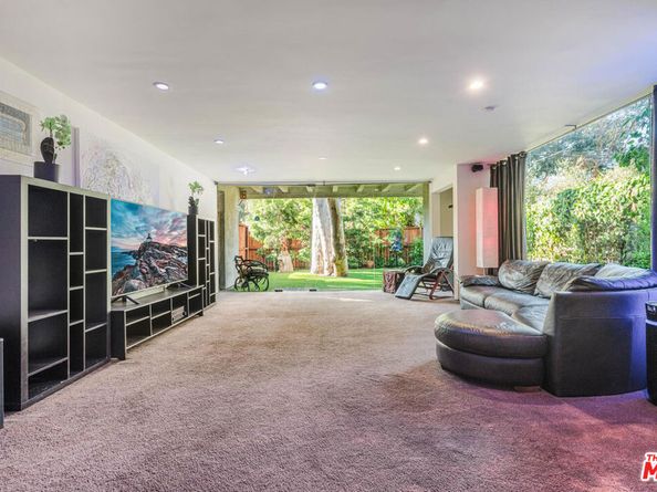 574 Latimer Road, Santa Monica CA 90402