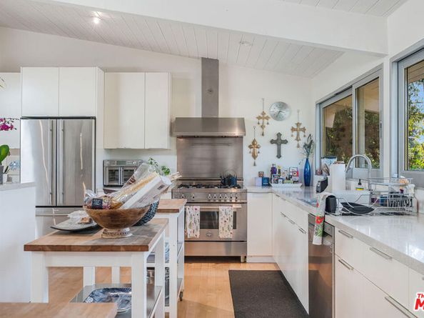 574 Latimer Road, Santa Monica CA 90402
