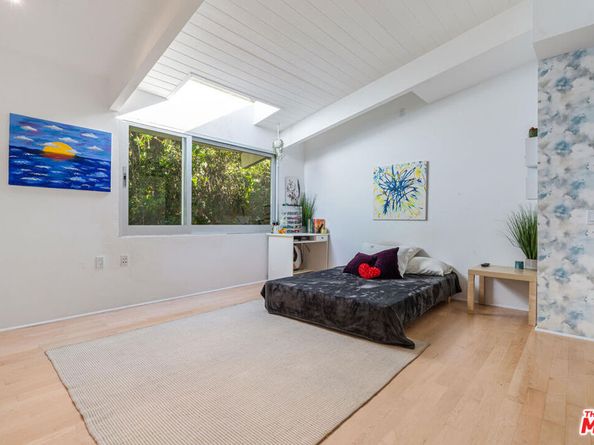 574 Latimer Road, Santa Monica CA 90402