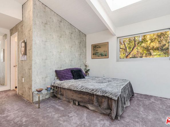574 Latimer Road, Santa Monica CA 90402