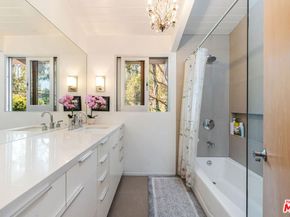 574 Latimer Road, Santa Monica CA 90402
