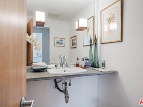 574 Latimer Road, Santa Monica CA 90402