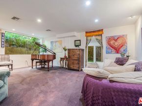 574 Latimer Road, Santa Monica CA 90402