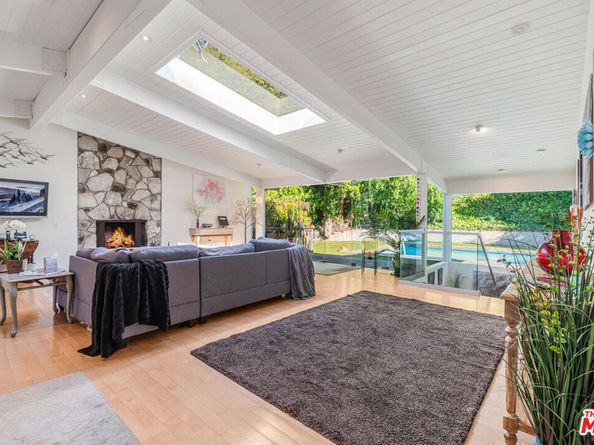 574 Latimer Road, Santa Monica CA 90402