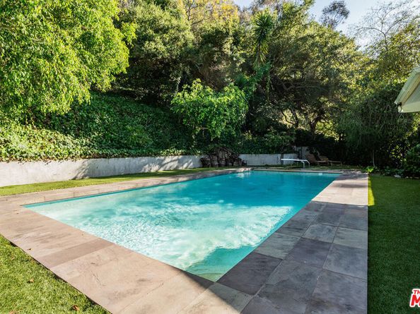 574 Latimer Road, Santa Monica CA 90402