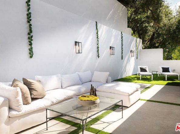 9836 Yoakum Drive, Beverly Hills CA 90210