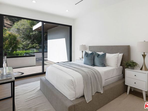 9836 Yoakum Drive, Beverly Hills CA 90210