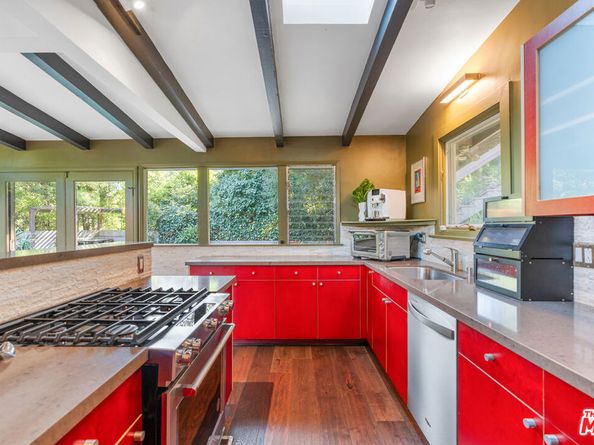 8581 Appian Way, Los Angeles CA 90046