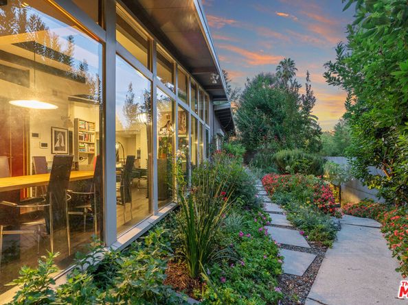 8581 Appian Way, Los Angeles CA 90046