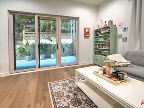 1041 N Spaulding Avenue 104, West Hollywood CA 90046