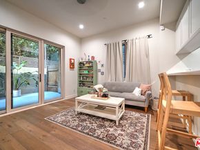 1041 N Spaulding Avenue 104, West Hollywood CA 90046