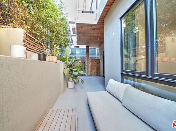 1041 N Spaulding Avenue 104, West Hollywood CA 90046
