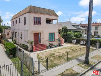 1366 W 37th Place
