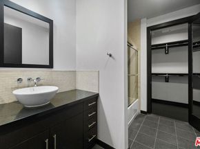 655 S Hope Street 1006, Los Angeles CA 90017