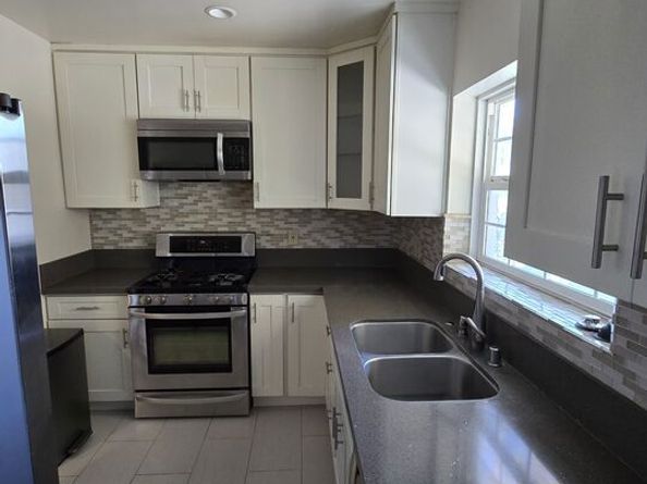 2944 Mayfield Avenue, La Crescenta CA 91214