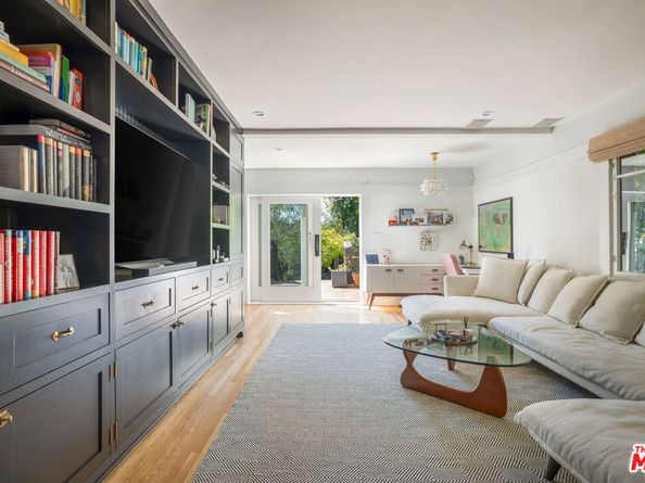 221 S St Andrews Place, Los Angeles CA 90004