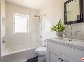 221 S St Andrews Place, Los Angeles CA 90004