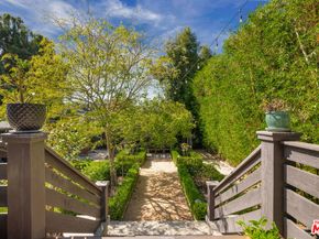 221 S St Andrews Place, Los Angeles CA 90004