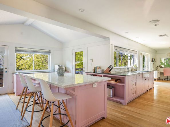 221 S St Andrews Place, Los Angeles CA 90004