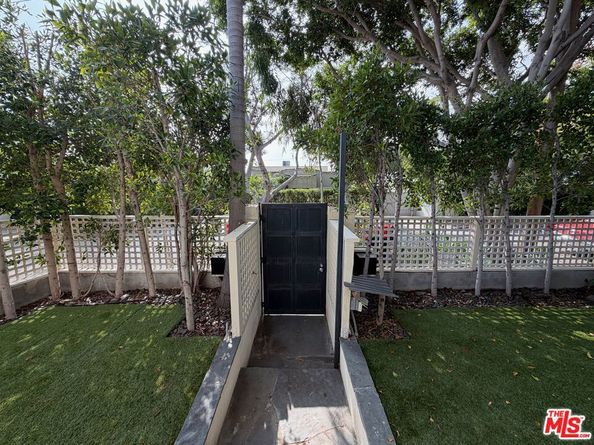 9037 Elevado Street, West Hollywood CA 90069