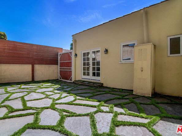 9037 Elevado Street, West Hollywood CA 90069