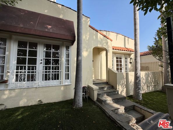 9037 Elevado Street, West Hollywood CA 90069