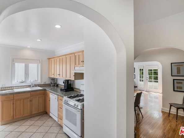 9037 Elevado Street, West Hollywood CA 90069