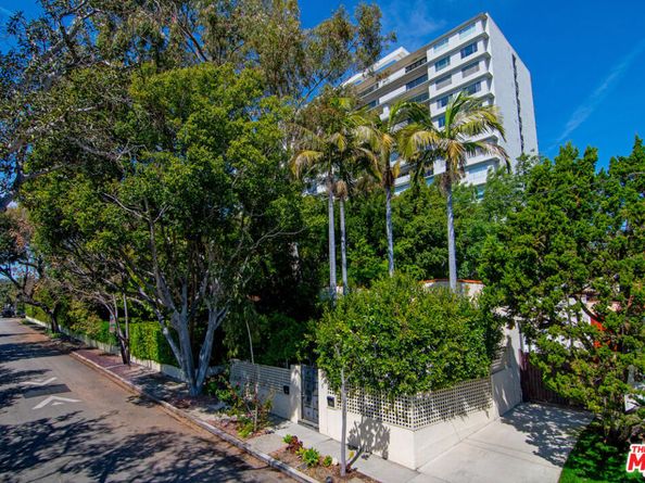 9037 Elevado Street, West Hollywood CA 90069