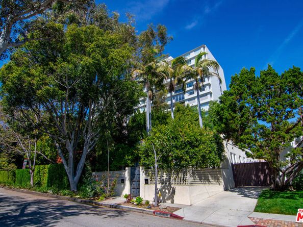 9037 Elevado Street, West Hollywood CA 90069