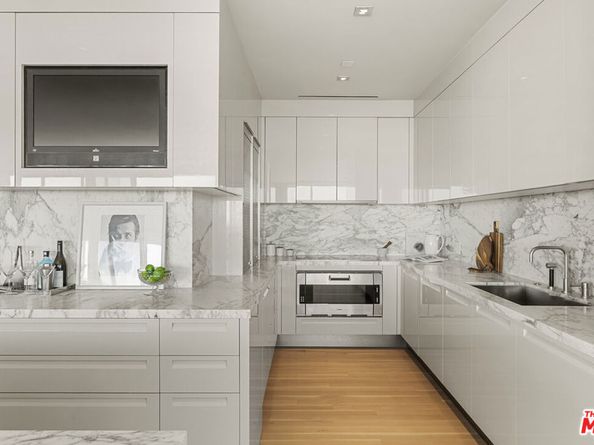 9255 Doheny Road 2006, West Hollywood CA 90069