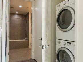 6001 Carlton Way 201, Los Angeles CA 90028