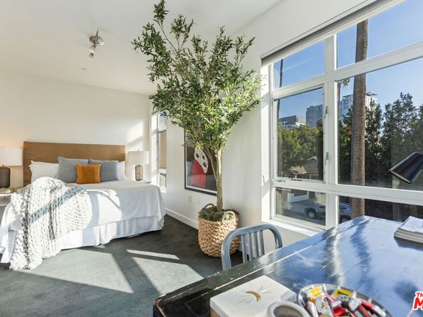 6001 Carlton Way 201, Los Angeles CA 90028