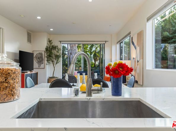 6001 Carlton Way 201, Los Angeles CA 90028