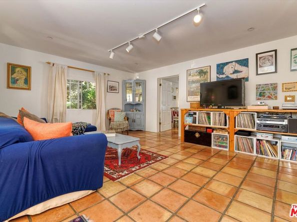 1421 W Clark Avenue, Burbank CA 91506