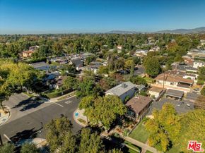 1421 W Clark Avenue, Burbank CA 91506