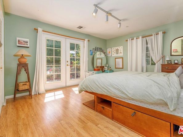 1421 W Clark Avenue, Burbank CA 91506